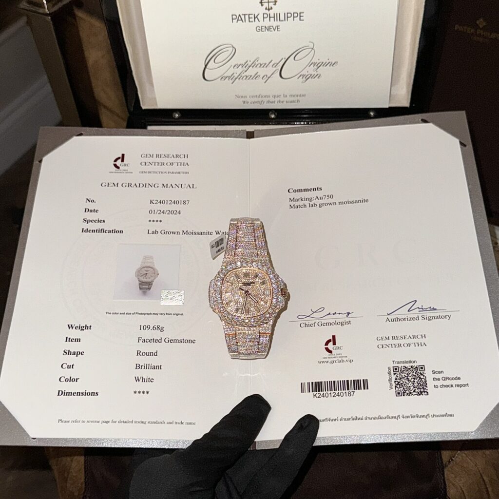 Dong-Ho-Patek-Philippe-Nautilus-5719-Che-Tac-Boc-Vang-Full-Moissanite-40mm-4.jpg Patek Philippe Best Replica Watch Nautilus 5719 Gold Wrapped & Moissanite Diamonds Custom 40mm - Image 1