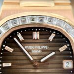 Patek Philippe Nautilus 5723 Brown Dial Replica Watches 18K Gold Wrapped + Moissanite Diamonds Baguette 40mm - Image 4