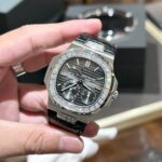 Patek Philippe Nautilus 5724G Replica Watch Gray Dial GRF 40mm