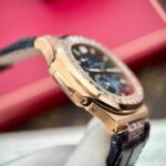 Patek Philippe Replica Watch Nautilus 5724R Gold Wrapped GR Factory 40mm - Image 7