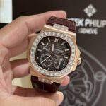 Patek Philippe Nautilus 5724R Gold Wrapped Moissanite Diamond Replica Watch 40mm - Image 4