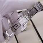 Patek Philippe Nautilus 5740 Copies Watch Men Blue Dial Metal Wire 40mm - Image 9