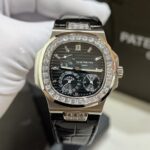 Patek Philippe Replica Watch Nautilus 5724G Blue Dial Leather Strap 40mm - Image 2