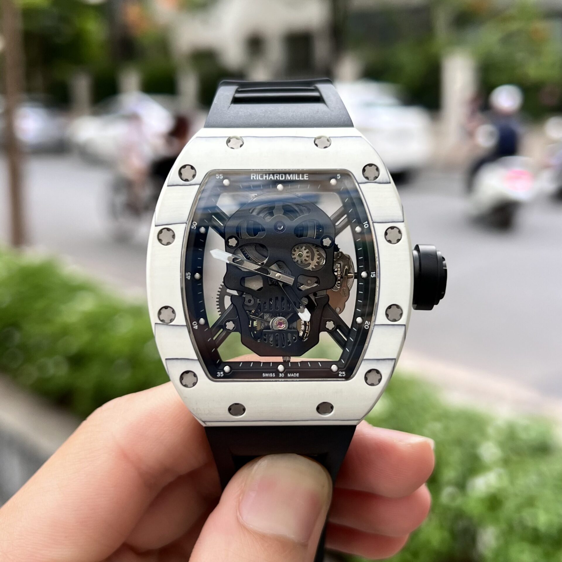 Dong-Ho-Richard-Mille-RM052-Tourbillon-Skull-Carbon-Rep-11-EUR-43mm-6-scaled-1.jpg Richard Mille Replica Watch RM052 Tourbillon Skull Carbon Rubber Strap 43mm - Image 1