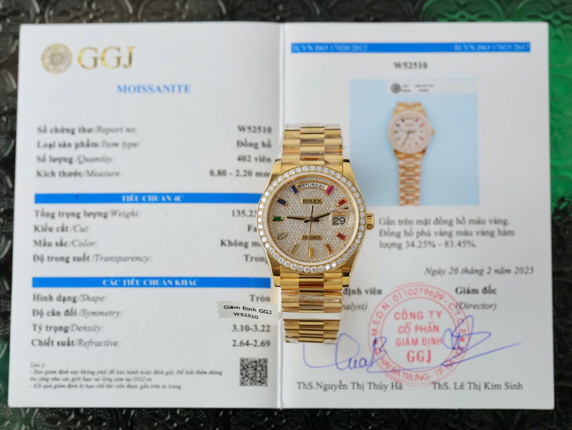 Dong-Ho-Rolex-Che-Tac-Day-Date-Boc-Vang-18K-Do-Kim-Cuong-Moissanite-GMF-36mm-1.jpg Rolex Day-Date Copies Watches Custom 18K Gold Wrapped + Moissanite Diamonds GM Factory 36mm - Image 1