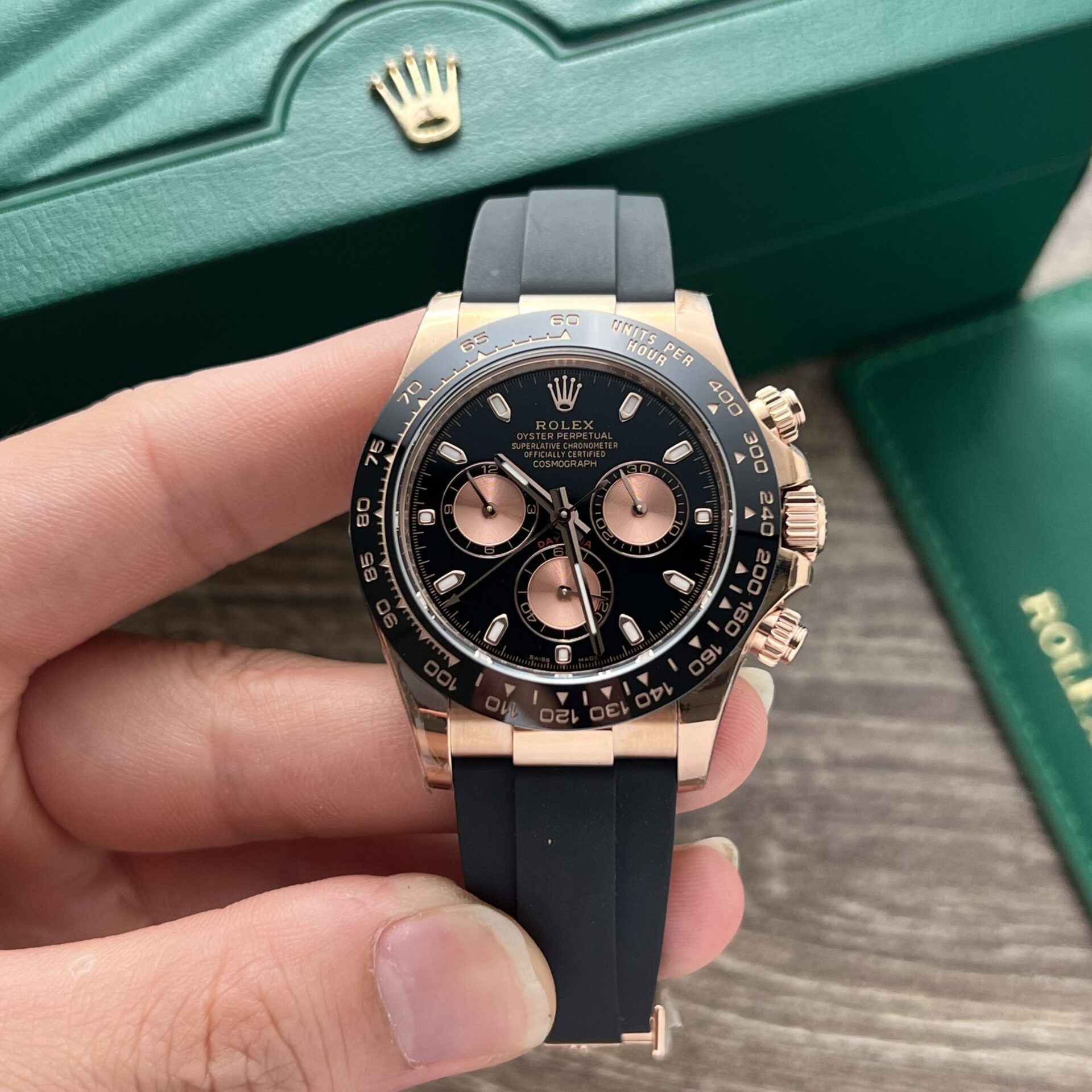 Dong-Ho-Rolex-Cosmograph-Daytona-116515LN-Replica-11-Vang-Hong-BTF-40mm-14-scaled-1.jpg Rolex Cosmograph Daytona 116515LN Replica Watch Dial Black BT Factory 40mm - Image 1