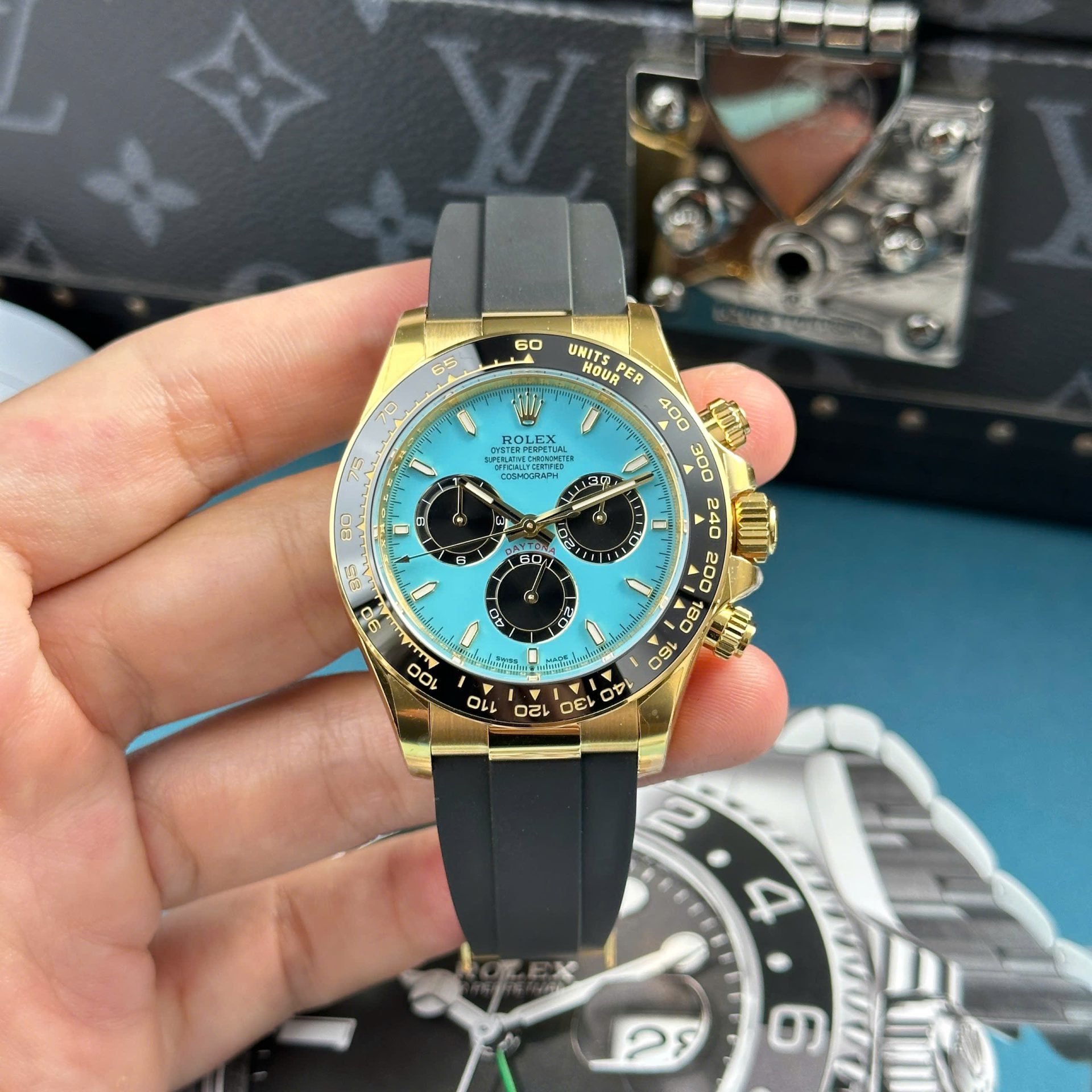 Dong-Ho-Rolex-Cosmograph-Daytona-126518LN-Replica-11-Mat-Xanh-Ngoc-Lam-Xuong-THB-40mm-8.jpg Rolex Cosmograph Daytona 126518LN Copies Watches Turquoise Blue Lacquer Dial THB Factory 40mm - Image 1