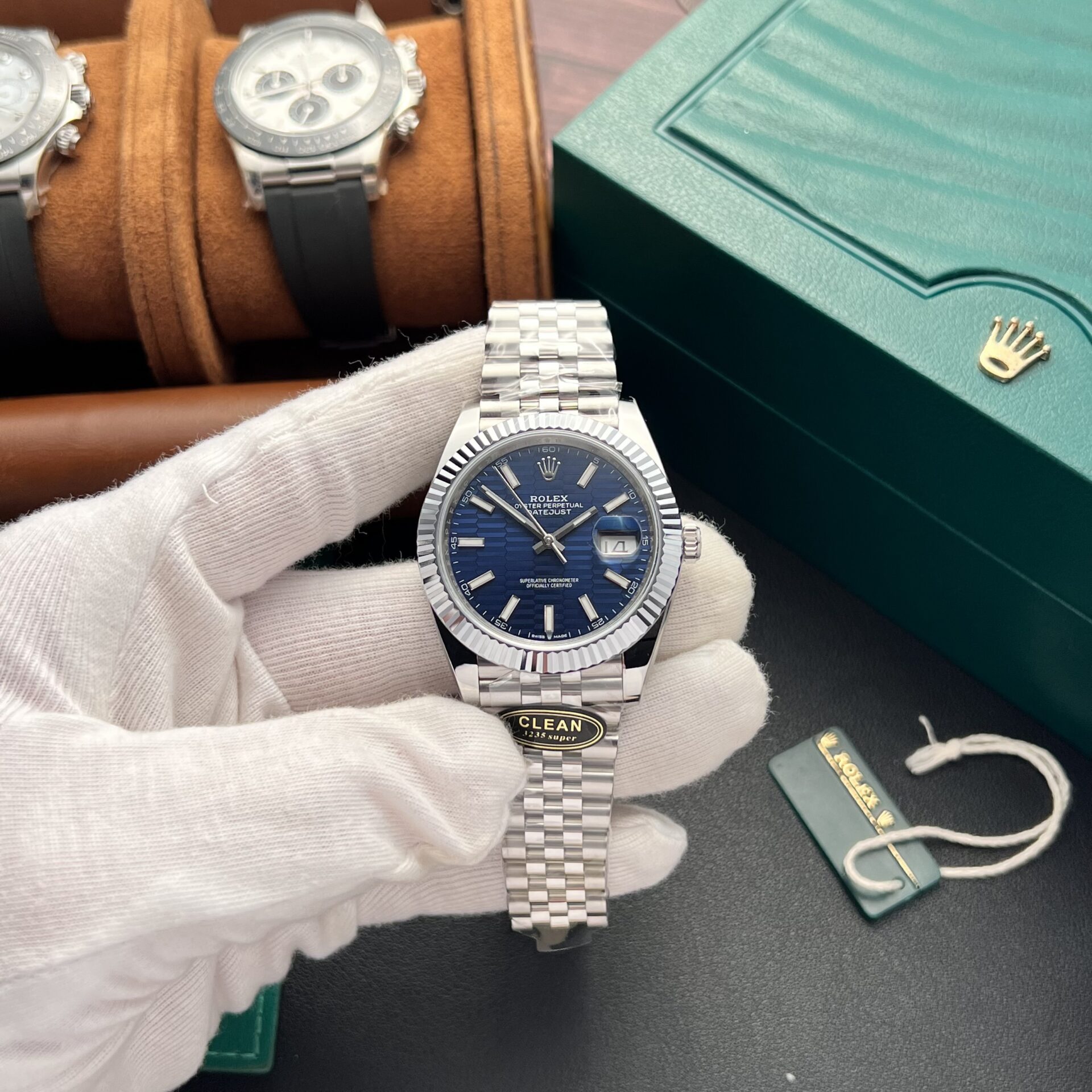 Dong-Ho-Rolex-DateJust-126334-Mat-Nep-Gap-Mau-Xanh-Duong-Clean-41mm-4.jpg Rolex DateJust 126334 Blue Fold Dial Replica Watch Clean Factory 41mm - Image 1
