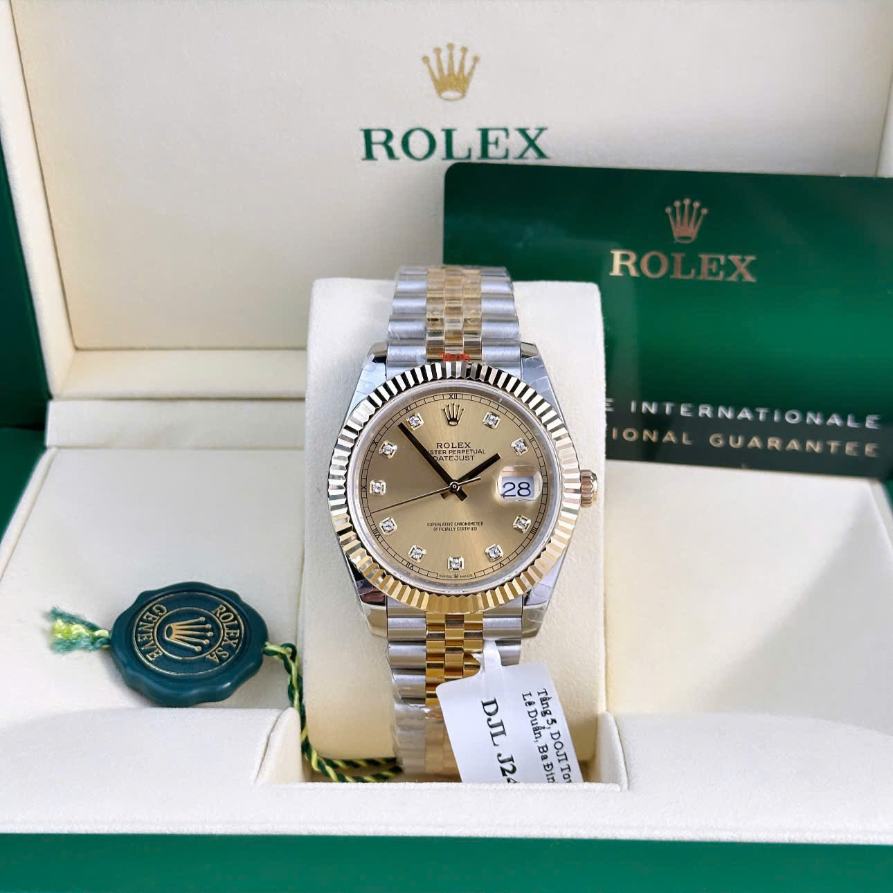 Dong-Ho-Rolex-DateJust-Boc-Vang-Mat-Vang-Champagne-GM-Factory-Ver-5-41mm-9.jpg Rolex DateJust Gold Wrapped Replica Watch Champagne Dial GM Factory 41mm - Image 1