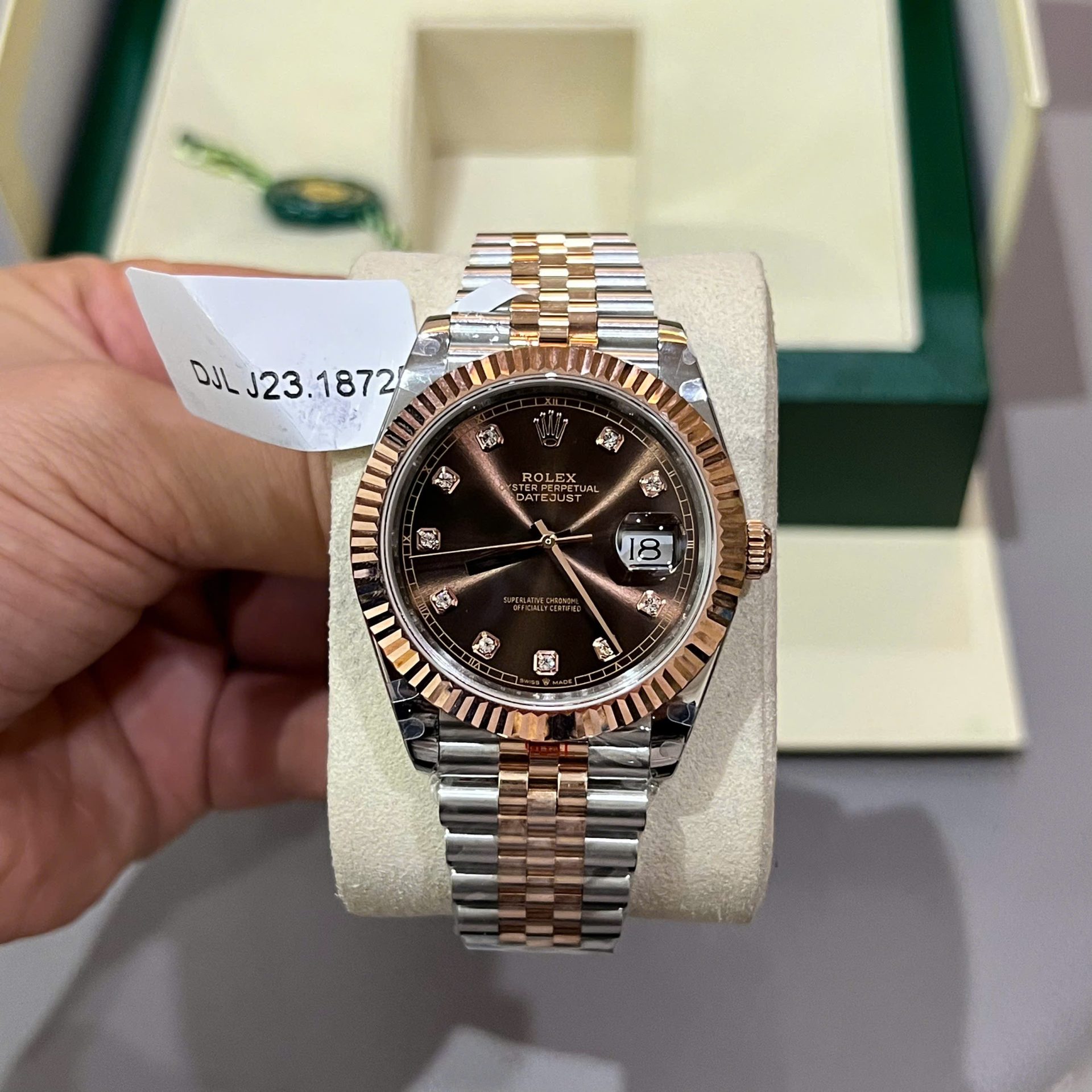 Dong-Ho-Rolex-DateJust-Mat-Chocolate-Che-Tac-Boc-Vang-That-Nha-May-GM-41mm-5.jpg Rolex DateJust Dial Chocolate Replica Watch Custom Gold Wrapped GM Factory 41mm - Image 1