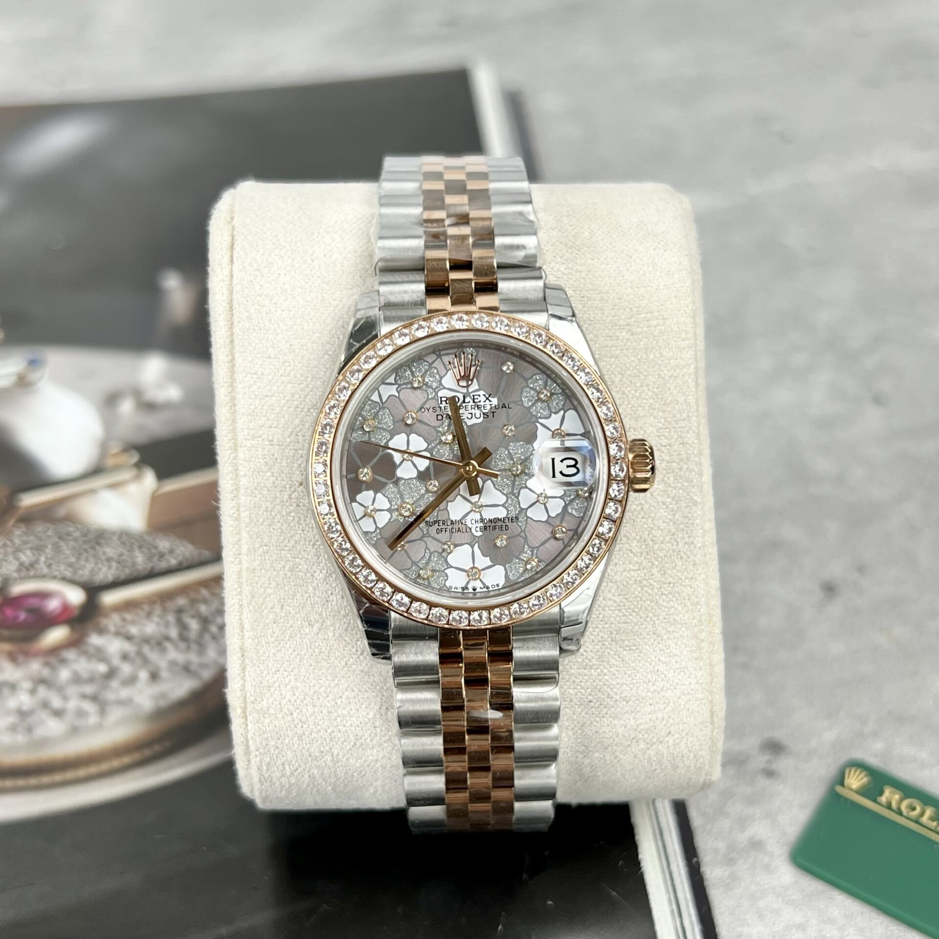Dong-Ho-Rolex-DateJust-Nu-Mat-Hoa-La-Dinh-Da-Replica-31mm-3.jpg Rolex DateJust Replica Watch Flower Dial With Diamond Bezel 31mm - Image 1