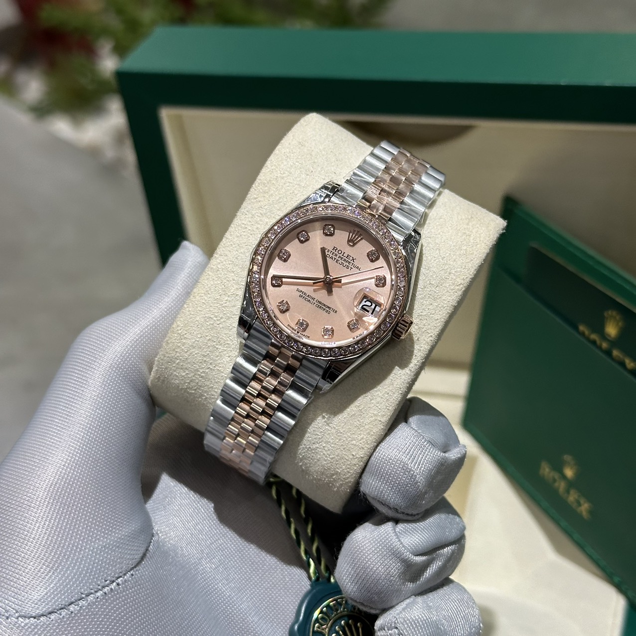 Dong-Ho-Rolex-DateJust-nu-Fake-Cao-Cap-Mat-Sunburt-Day-Jubilee-31mm-2.jpg Rolex DateJust Women-s High Quality Fake Watch Sunburt Dial Jubilee Strap 31mm - Image 1