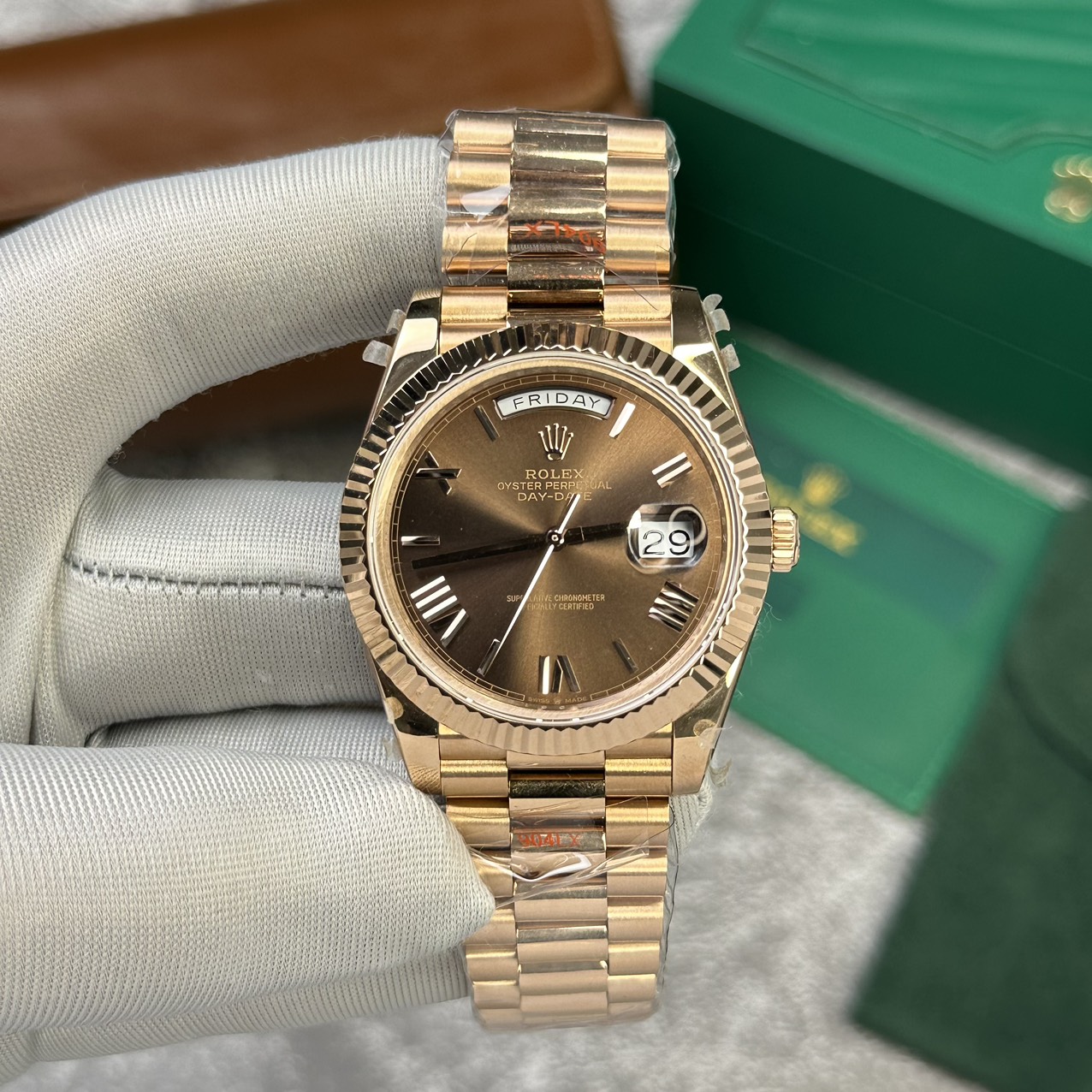 Dong-Ho-Rolex-Day-Date-228235-Rose-Gold-Mat-Chocolate-Rep-11-V2-GMF-40mm-2.jpg Rolex Day-Date 228235 Rose Gold Chocolate Dial Replica Watch V2 GM Factory 40mm - Image 1