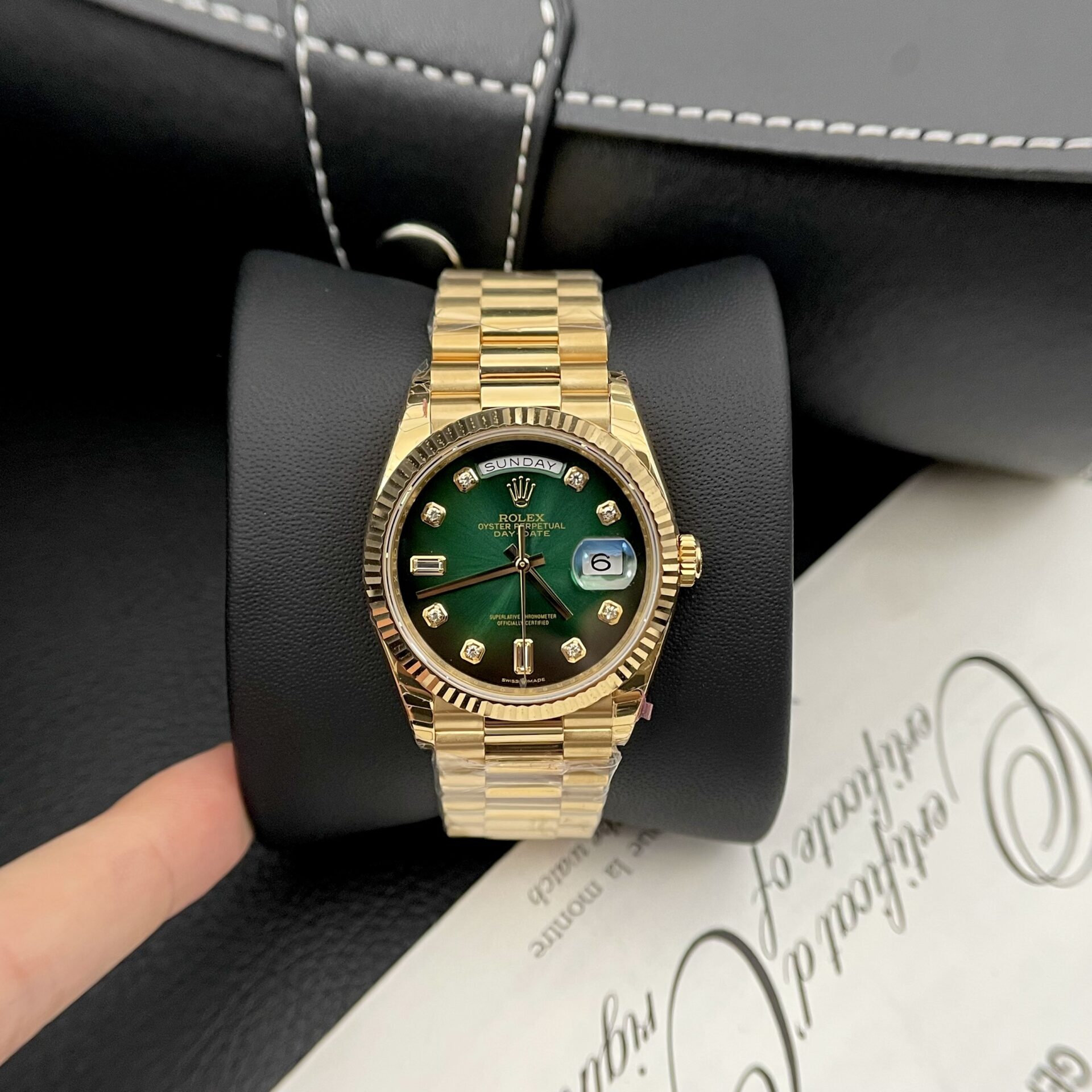 Dong-Ho-Rolex-Day-Date-Super-Fake-11-Mat-Xanh-La-EW-36mm-1.jpg Rolex Day-Date Green Dial Gold Plated Best Replica Watch EW Factory 36mm - Image 1