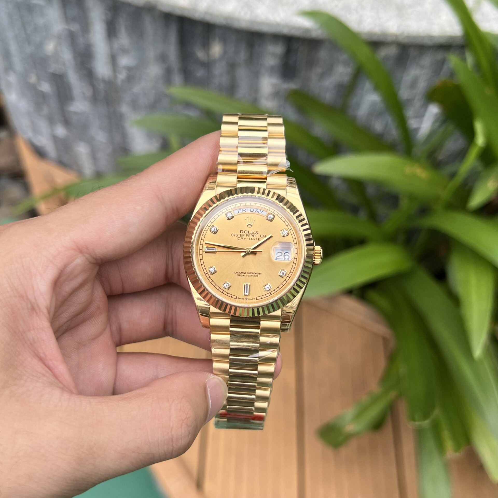 Dong-Ho-Rolex-Day-Date-Vang-Champagne-Fake-May-Thuy-Sy-40mm-1.jpg Rolex Day-Date Replica 1:1 Watch Champagne Dial Jubilee Strap 40mm - Image 1