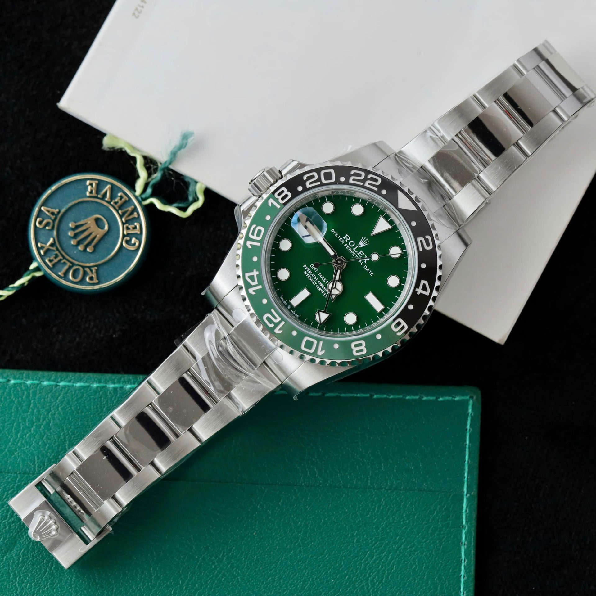 Dong-Ho-Rolex-GMT-Master-II-126729VTNR-Replica-11-Mat-Xanh-La-Cay-Day-Oyster-40mm-5.jpg Rolex GMT-Master II 126729VTNR Replica Watch Green Dial Oyster Strap 40mm - Image 1