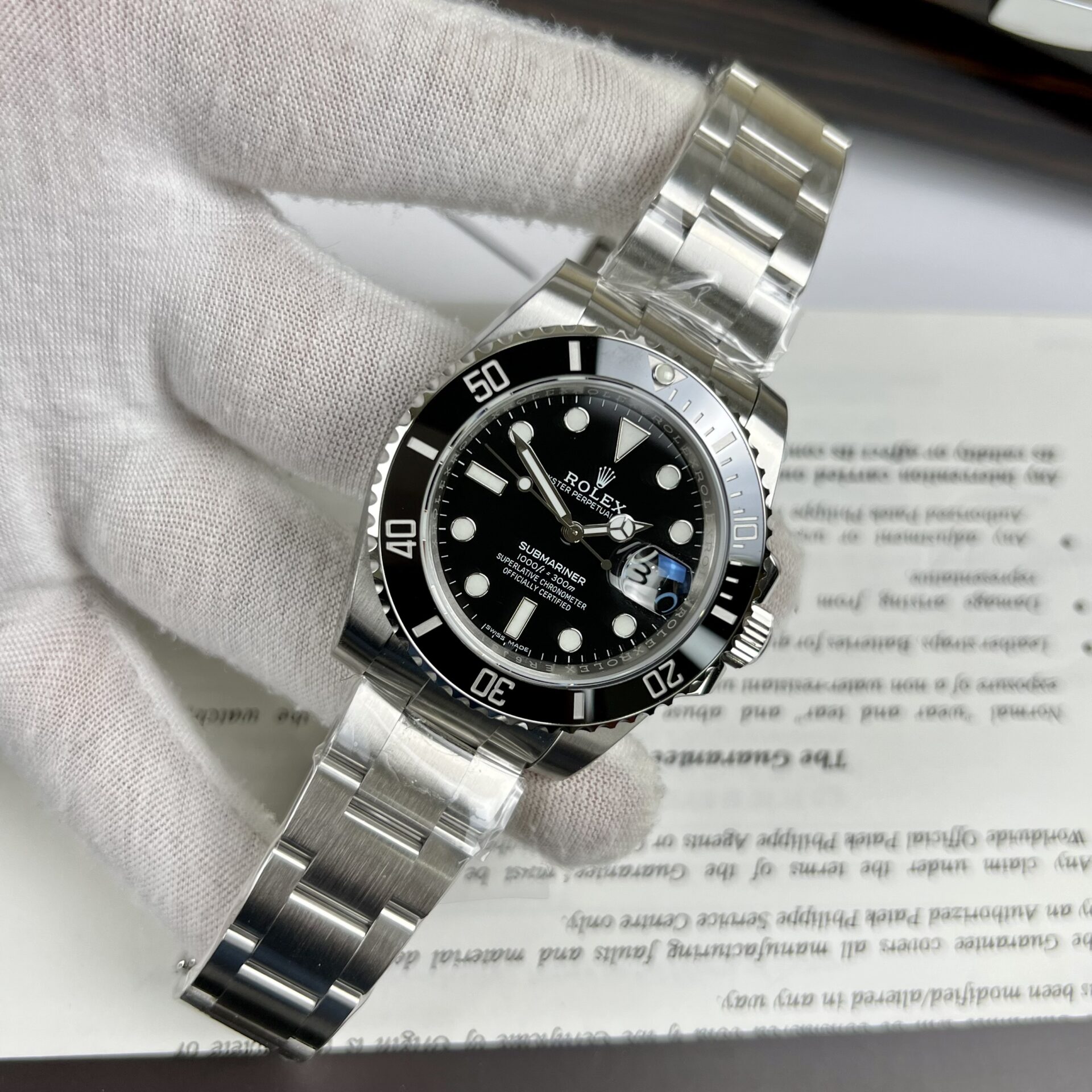 Dong-Ho-Rolex-Submariner-Fake-Cao-Cap-Mat-So-Den-40mm-2.jpg Rolex Submariner High Quality Replica Watch Black Dial EW 40mm - Image 1