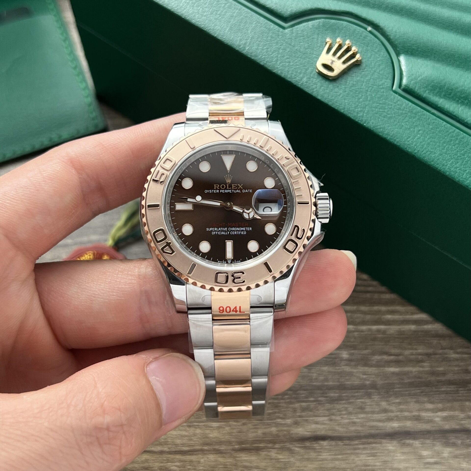 Dong-Ho-Rolex-Yacht-Master-Mat-Chocolate-Fake-Cao-Cap-EW-40mm-1-scaled-1.jpg Rolex Fake Watch Yacht-Master Dial Chocolate EW Factory 40mm - Image 1