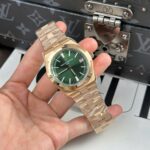 Vacheron Constantin Replica Watch Overseas 4500V Dial Green 41mm - Image 2