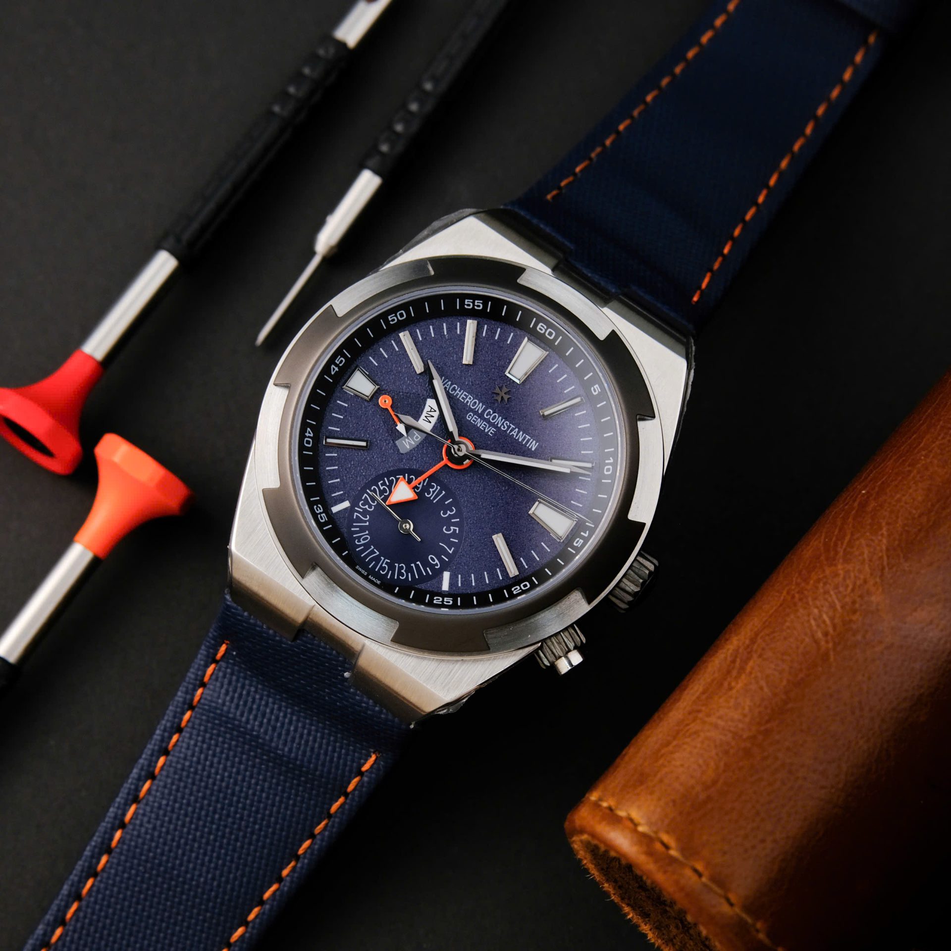 Dong-Ho-Vacheron-Constantin-Overseas-Dual-Time-7900V-Replica-11-May-Co-Tu-Dong-Nha-May-PZ-41mm-7.jpg Vacheron Constantin Overseas Dual Time 7900V Replica Watches PZ Factory 41mm - Image 1