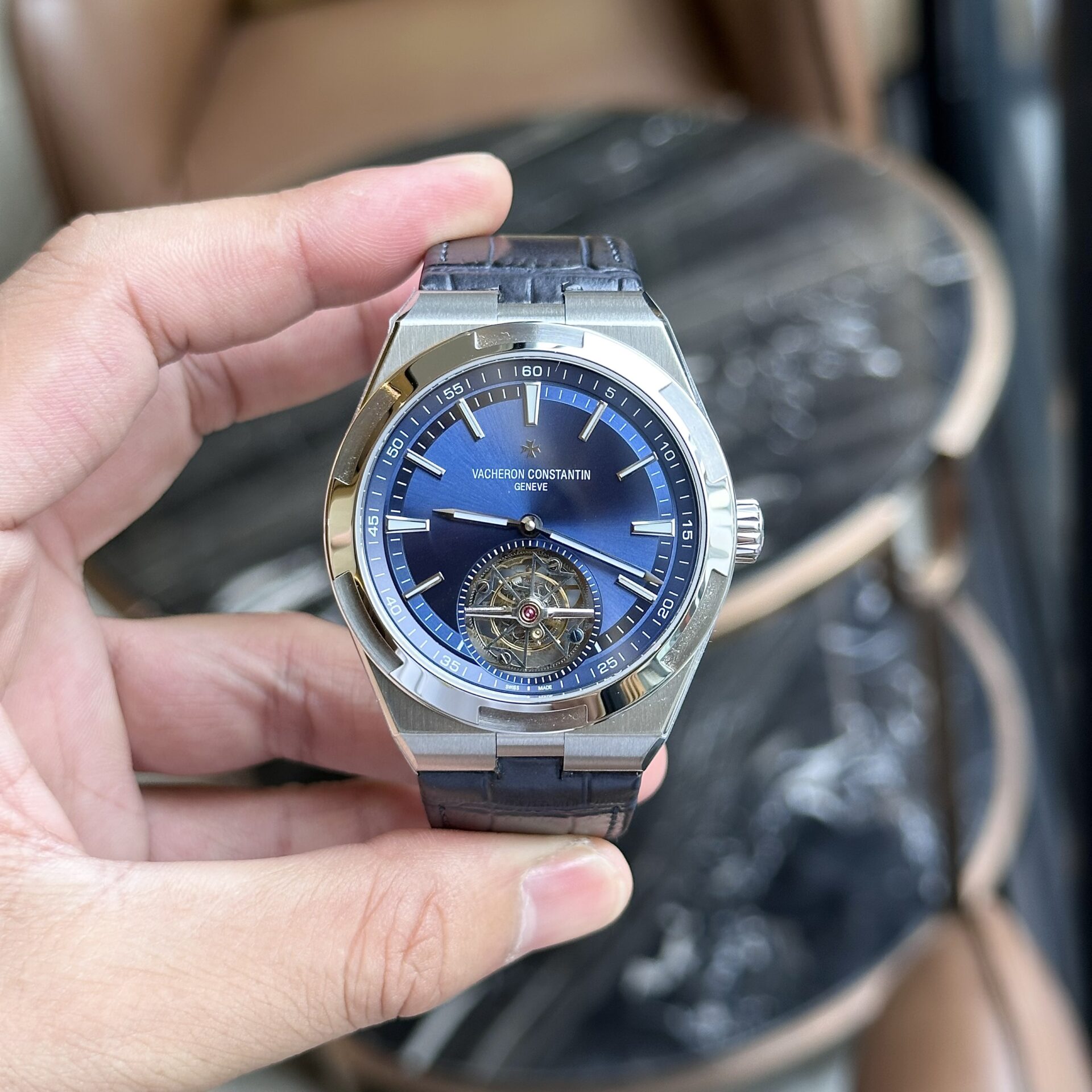 Dong-Ho-Vacheron-Constantin-Overseas-Tourbillon-6000V-Mau-Xanh-Duong-42-2.jpg Vacheron Constantin Overseas 6000V Tourbillon Blue Replica 1:1 Watch 42.5mm - Image 1