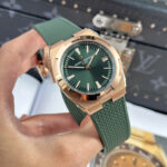 Vacheron Constantin Replica Watch Overseas 4500V Green Dial Rubber Strap 41mm - Image 3