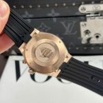 Vacheron Constantin Replica Watch Overseas Dual Time 47450 White Dial Rubber Strap 9F 42mm - Image 9