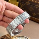 Vacheron Constantin Good Imitation Watches Overseas Dual Time 47450 Black Dial 9F Factory 42mm - Image 9