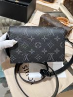 Steamer Wearable Wallet M81783 - Image 4