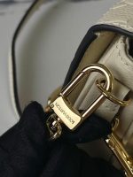 Pochette Métis East West M22942 - Image 11