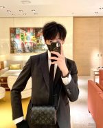 Steamer Wearable Wallet M81783 - Image 9