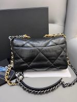 THE CHANEL 19 - Image 2