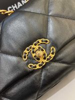 THE CHANEL 19 - Image 4