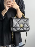 THE CHANEL 19 - Image 8