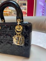 Lady Dior 中号手袋 – 亮黑色漆皮小牛皮 - Image 8