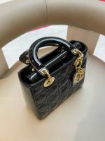 Lady Dior 中号手袋 – 亮黑色漆皮小牛皮 - Image 7