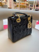 Lady Dior 中号手袋 – 亮黑色漆皮小牛皮 - Image 6
