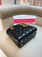 Lady Dior 中号手袋 – 亮黑色漆皮小牛皮 - Image 10