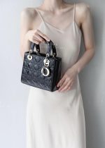 Lady Dior 中号手袋 – 亮黑色漆皮小牛皮 - Image 13