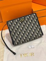 30 Montaigne Classic Toiletry Clutch – Size 30 - Image 4