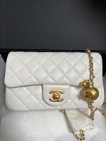 Chanel Classic Flap Mini – White Lambskin & Gold-Tone Metal – Pearl Crush - Image 5