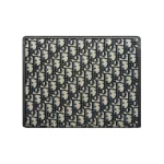 30 Montaigne Classic Toiletry Clutch – Size 30 - Image 3