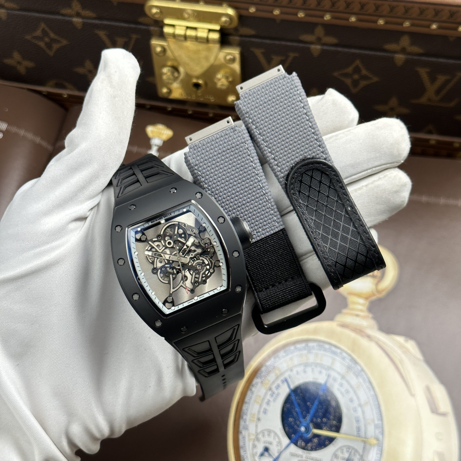 Dong-Ho-Richard-Mille-RM055-Che-Tac-Vo-Gom-Den-Vien-Trang-Xuong-ZF-49.9×42-1.jpg Richard Mille RM055 Replica Watches Case Black Ceramic Bezel White ZF Factory 49.9×42.7mm - Image 1