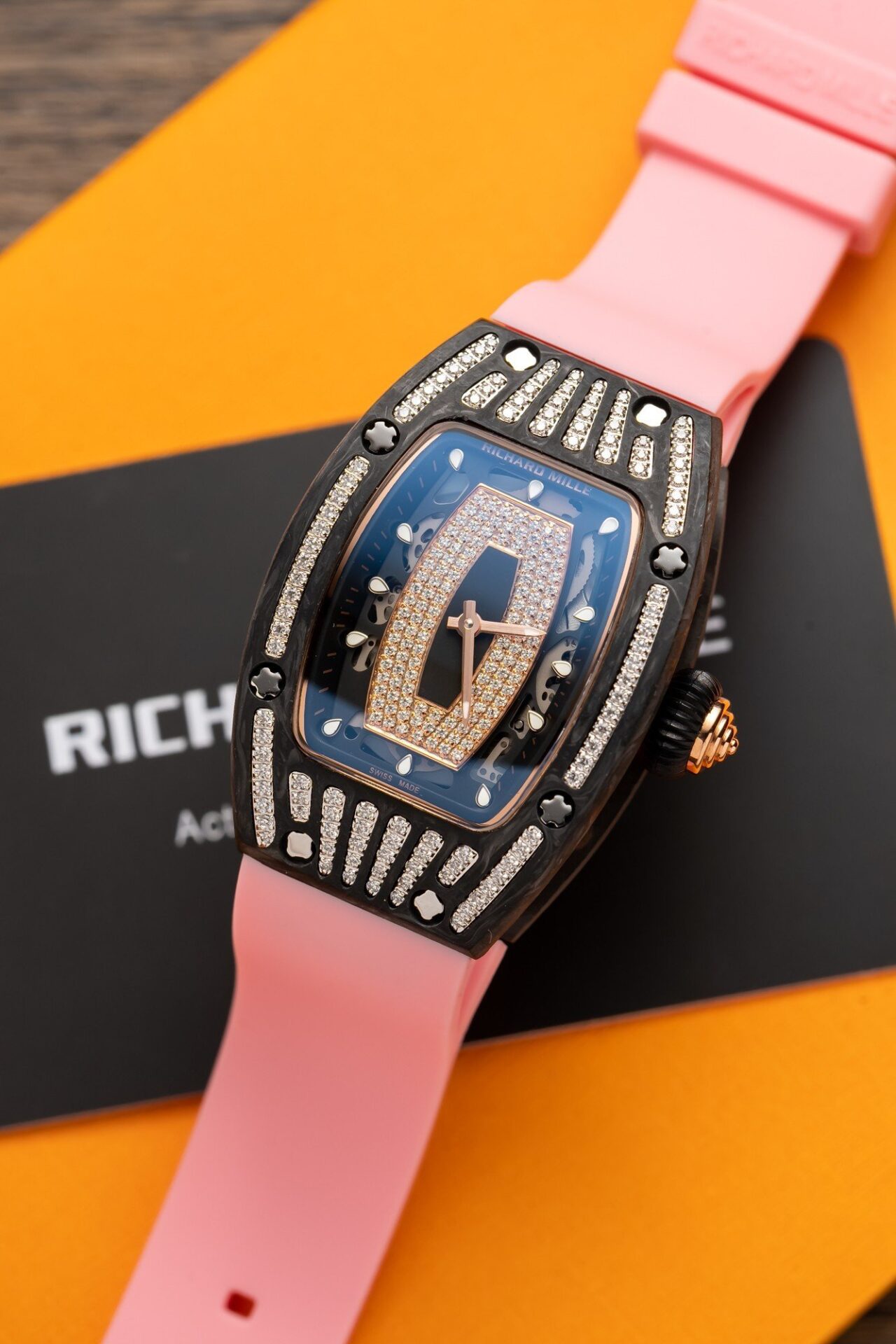 Dong-Ho-Richard-Mille-RM07-01-Carbon-Dinh-Da-Mau-Hong-36mm-1.jpg Richard Mille RM07-01 Replica Watch Carbon With Stone 36mm - Image 1