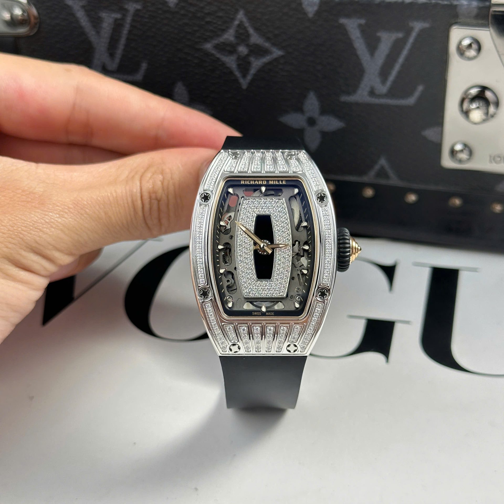 Dong-Ho-Richard-Mille-RM07-01-Nu-Dinh-Da-Day-Cao-Su-Mau-Den-Nha-May-ZF-36mm-1.jpg Richard Mille RM07-01 Best Replica Watches Diamonds Black Rubber Strap ZF Factory 36mm - Image 1
