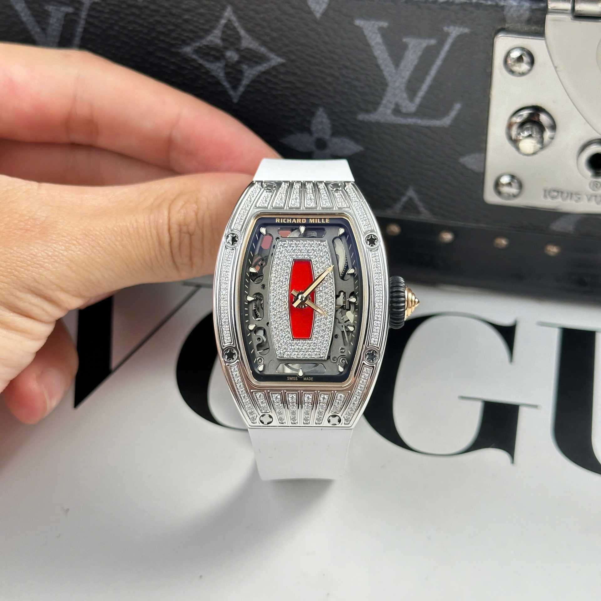 Dong-Ho-Richard-Mille-RM07-01-Nu-Dinh-Da-Day-Cao-Su-Mau-Trang-Nha-May-ZF-36mm-2.jpg Richard Mille RM07-01 Best Replica Watches Diamonds White Rubber Strap ZF Factory 36mm - Image 1