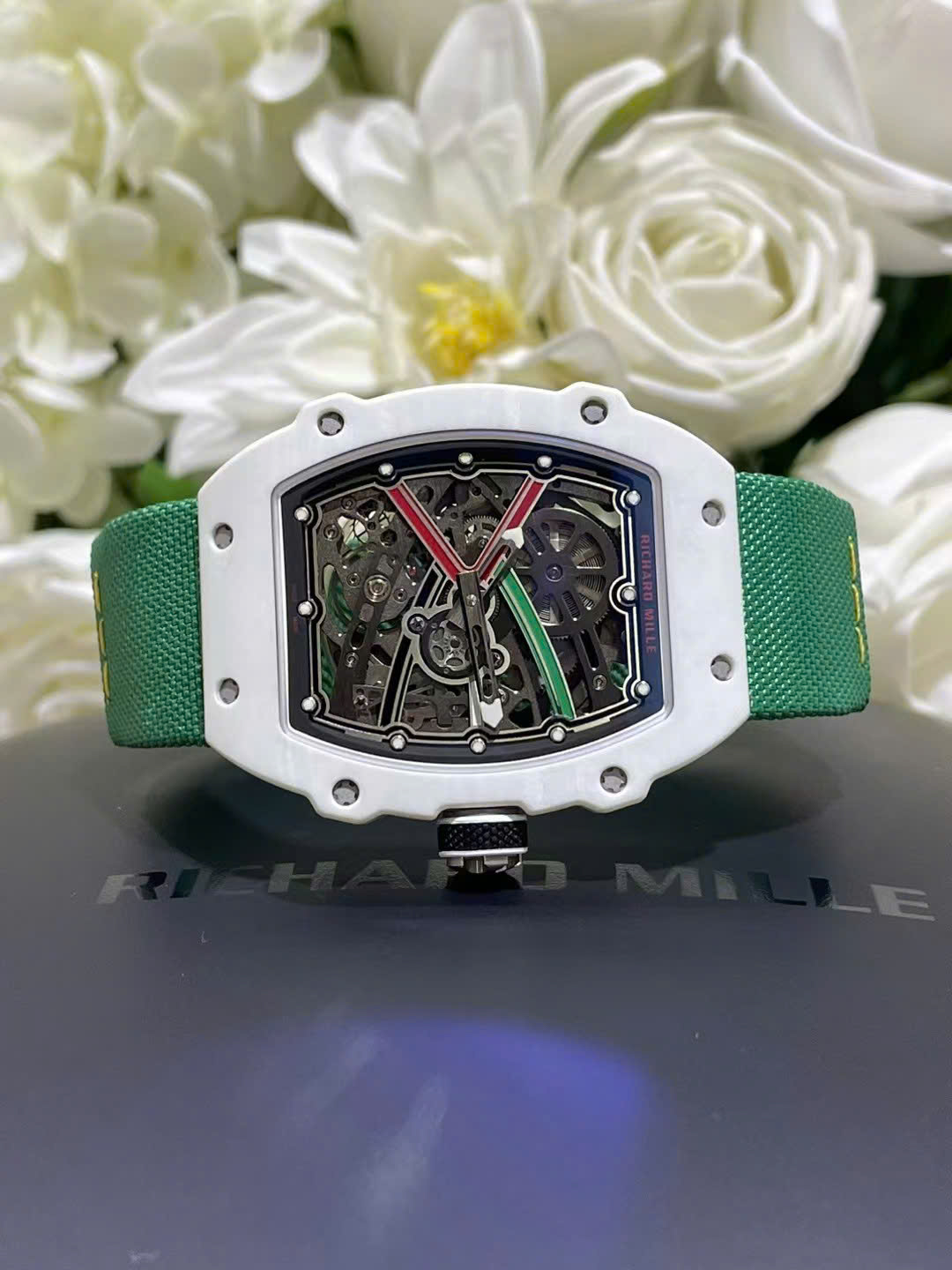 Dong-Ho-Richard-Mille-RM67-02-Vo-Carbon-Mau-Trang-Tinh-Chinh-Sieu-Nhe-Trong-Luong-37-Grams-38.7×47-3.jpg Richard Mille RM67-02 White Carbon Best Replica Watches Weight 37 Grams 38.7×47.52mm - Image 1
