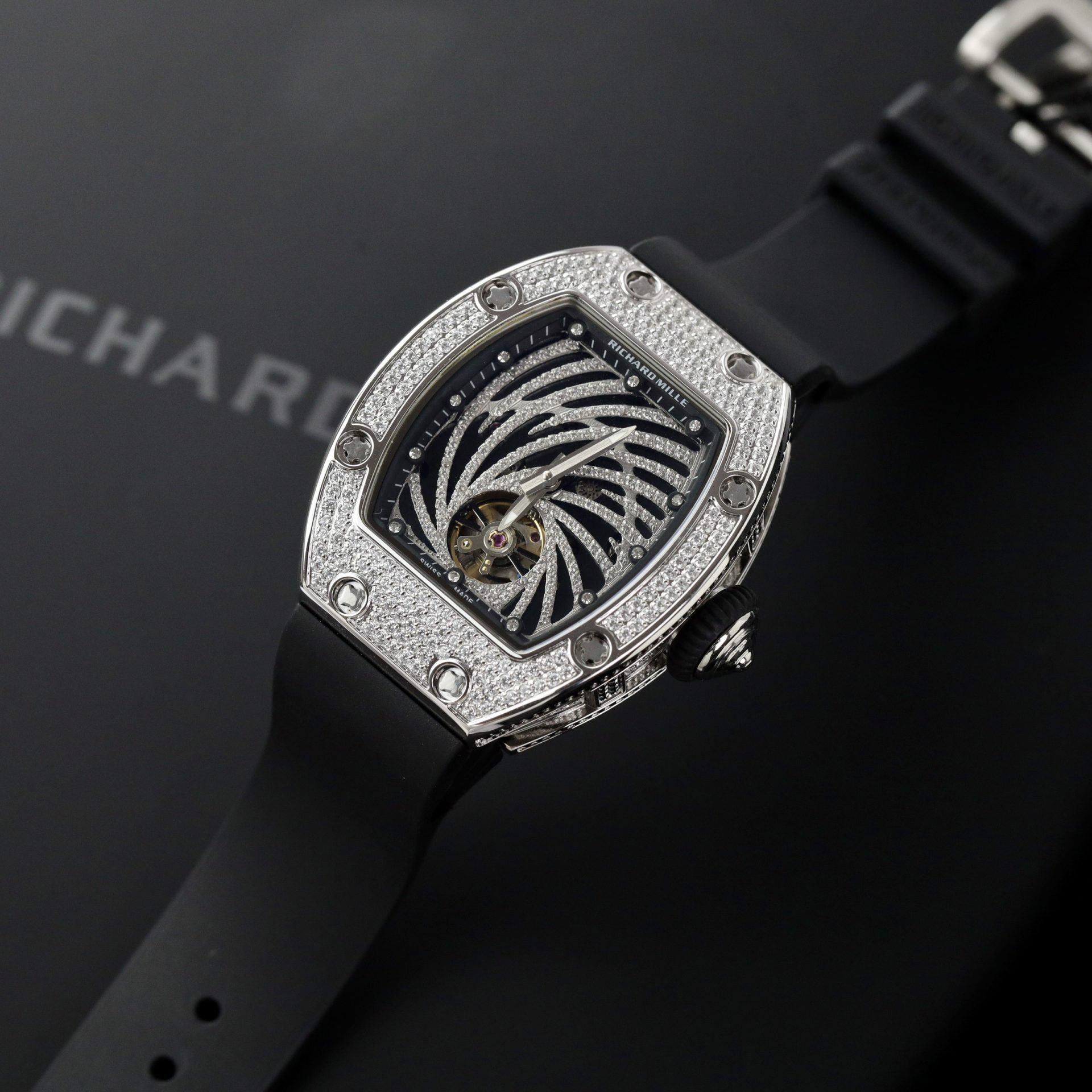 Dong-Ho-Richard-Mille-Rep-11-RM51-02-Dinh-Da-Day-Cao-Su-Mau-Den-40mm-3.jpg Richard Mille Replica Watch RM51-02 Rhinestone Rubber Strap 40mm - Image 1