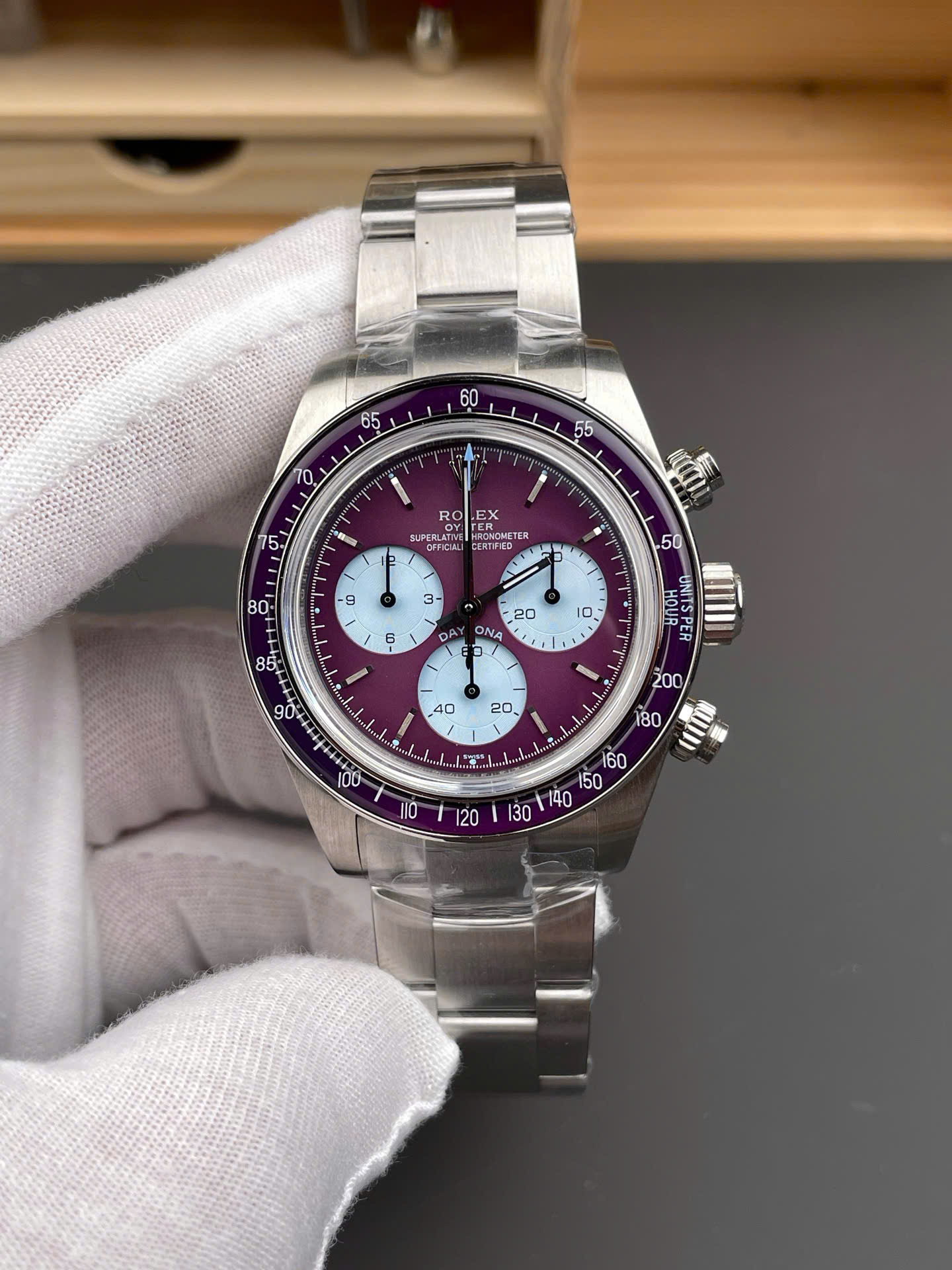 Dong-Ho-Rolex-Daytona-116508-Warm-Burgundy-Replica-Cao-Cap-Mat-So-Tim-40mm-2.jpg Rolex Luxury Replica Watches Daytona 116508 Warm Burgundy Best Quality 40mm - Image 1