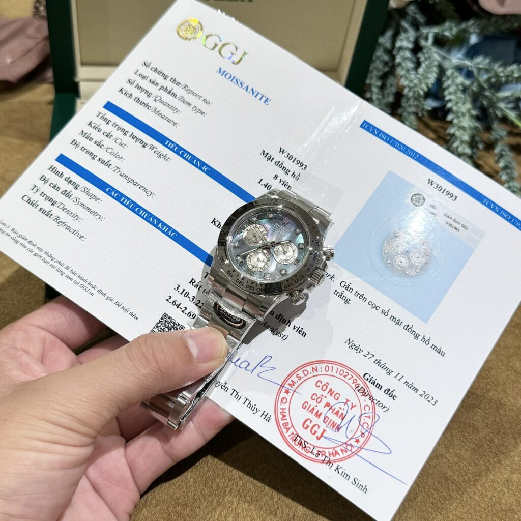 Dong-Ho-Rolex-Daytona-Mat-Xa-Cu-Tim-Coc-So-Moissanite-40mm-4.jpg Rolex Daytona Mother Of Pearl And Moissanite Diamonds Dial Replica Watch BT Factory 40mm - Image 1